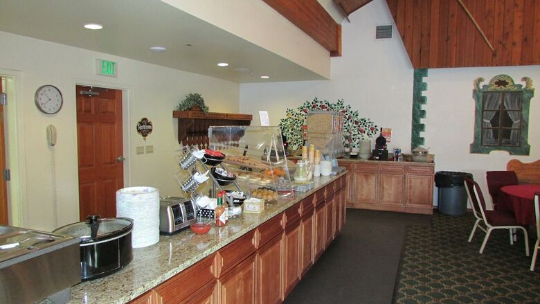 Hotel Fairbridge Inn & Suites