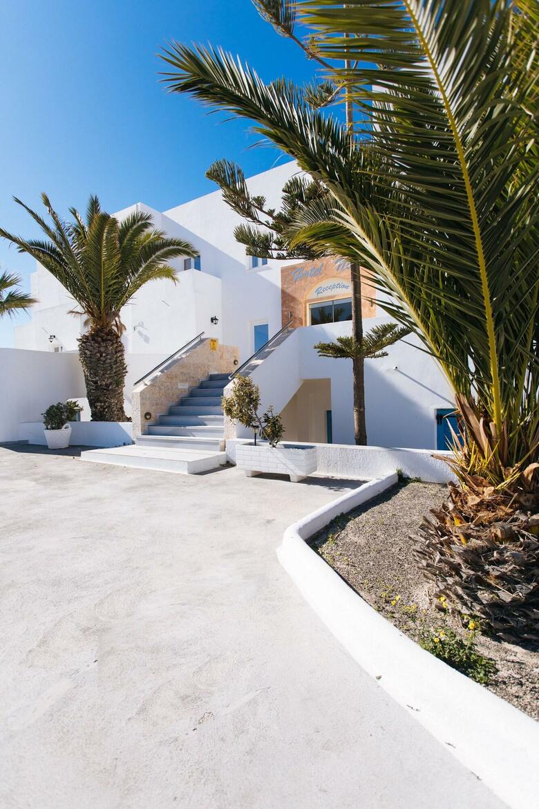 Nikos Hotel