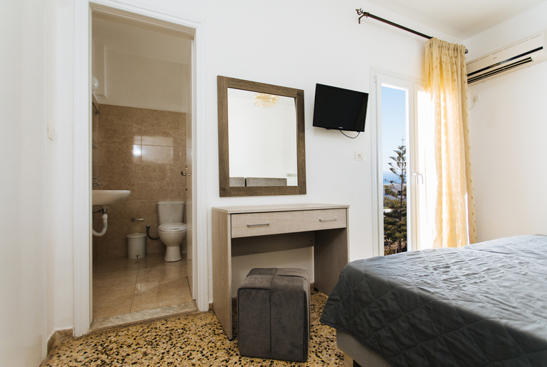 Nikos Hotel