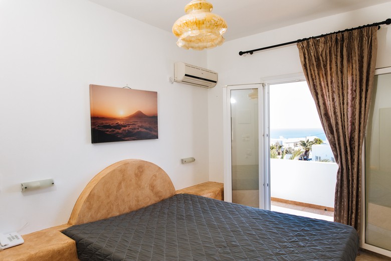 Nikos Hotel