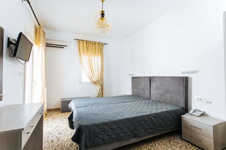 Nikos Hotel