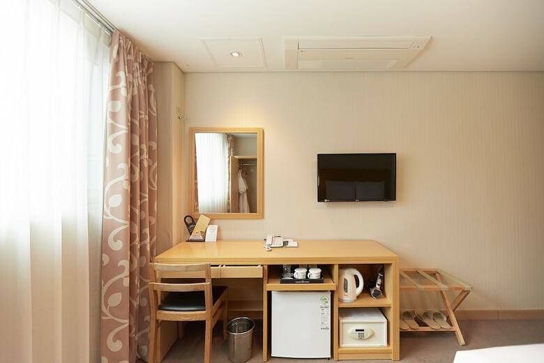 Tower Hill Hotel