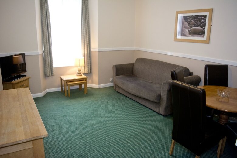 Tlh Carlton Hotel