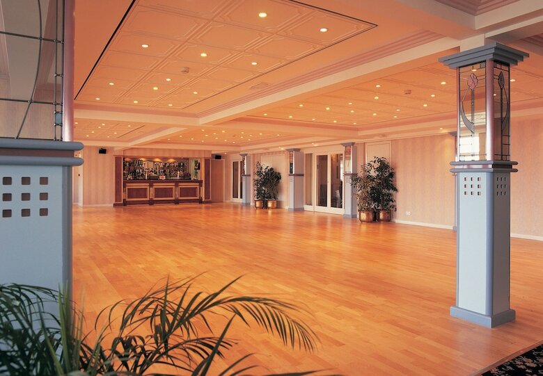 Tlh Carlton Hotel