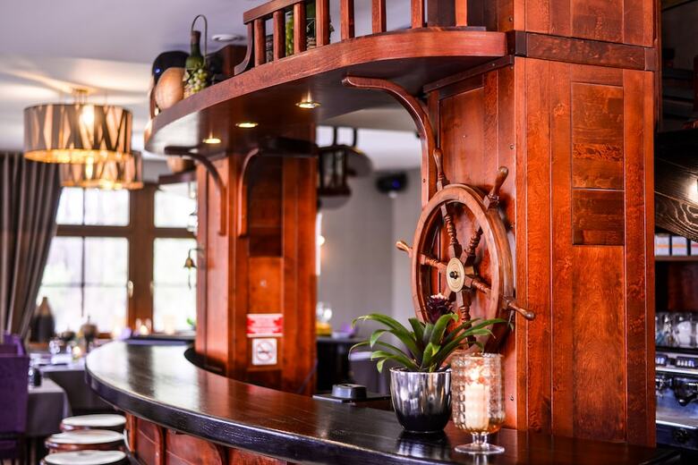 Port Hotel