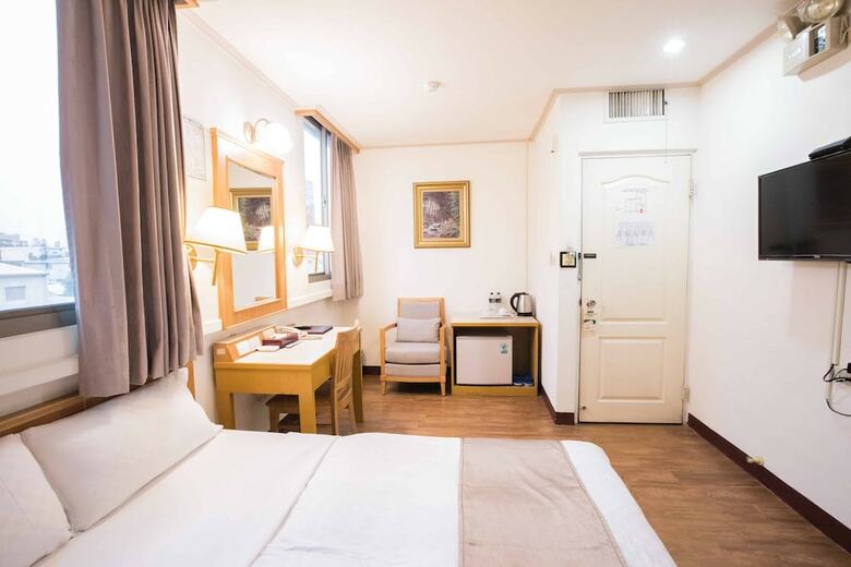Riverside Hotel