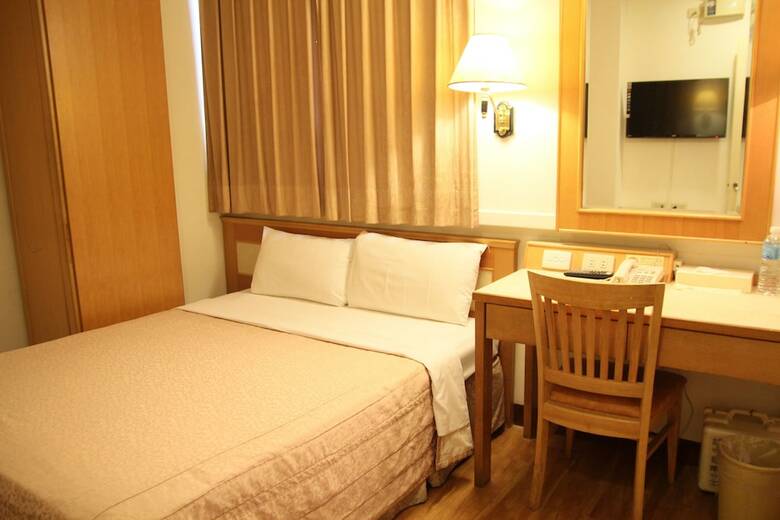 Riverside Hotel