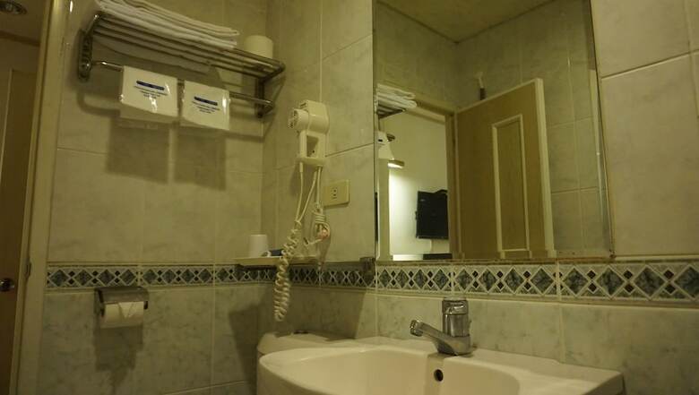 Riverside Hotel