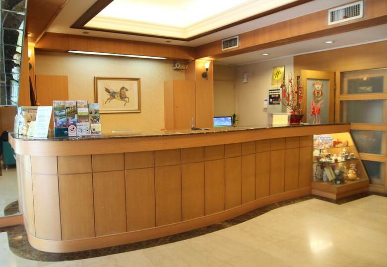 Riverside Hotel