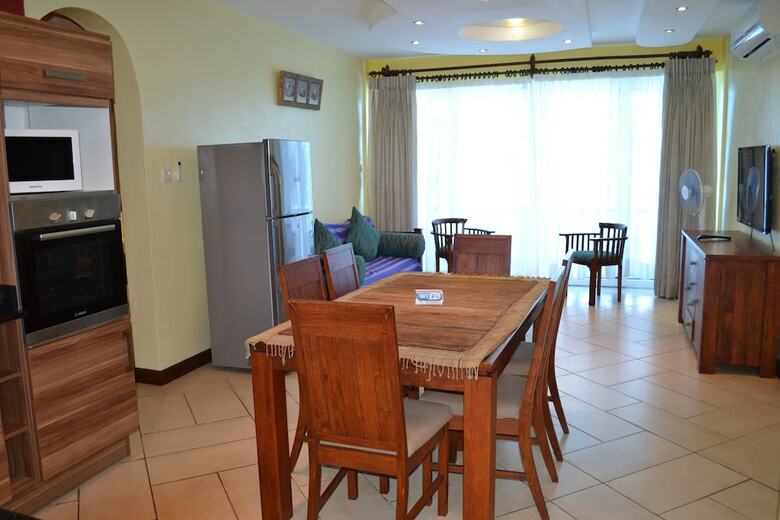 Aparthotel Cowrie Shell Beach Apartments