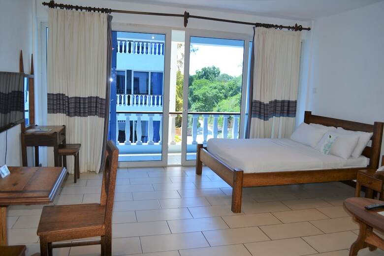Aparthotel Cowrie Shell Beach Apartments