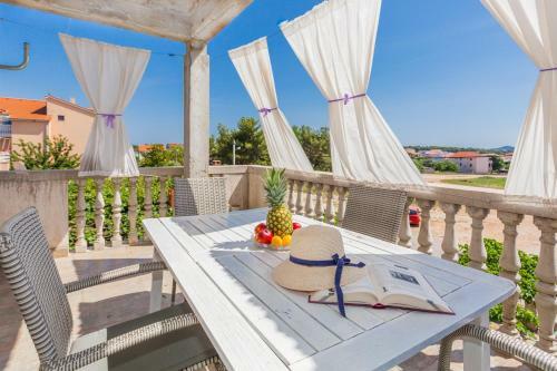 Dama Apartment
