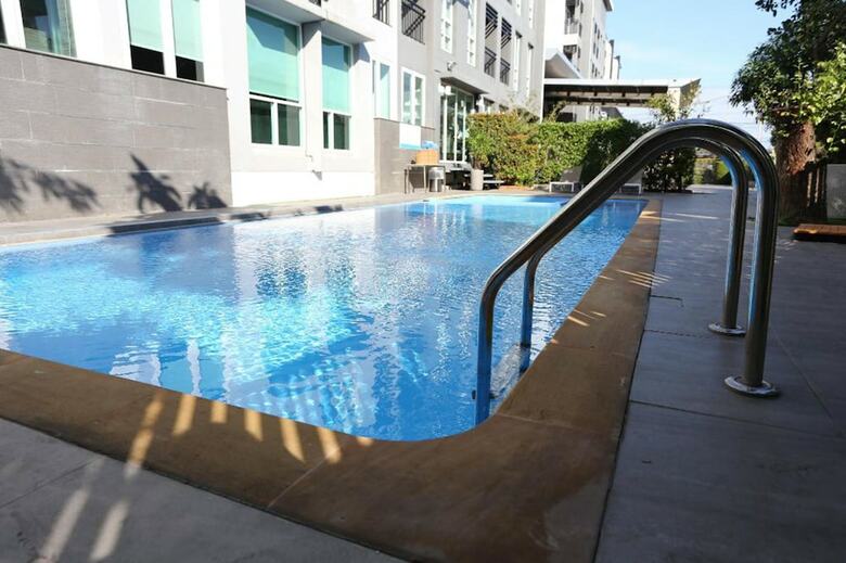 Hotel Crystal Suites Suvarnabhumi Airport