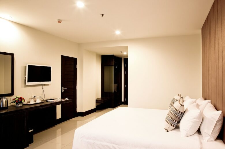 Hotel Crystal Suites Suvarnabhumi Airport
