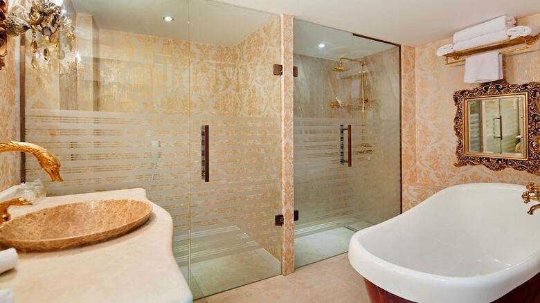 Elegance East Hotel - Boutique Class