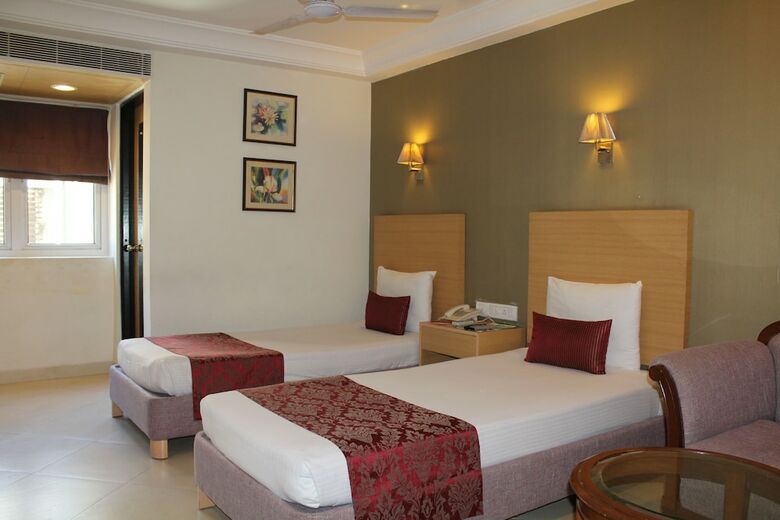 Aparthotel The Lotus - Apartment Hotel, Burkit Road