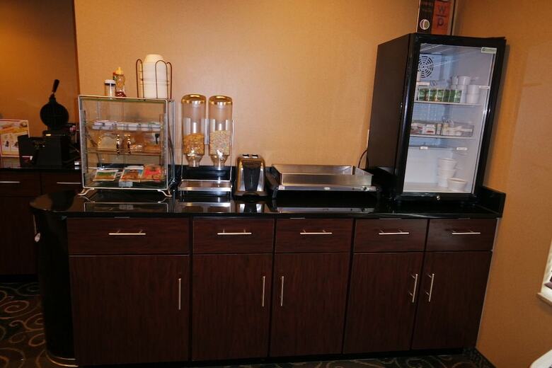 Hotel Cobblestone Inn & Suites - Harper