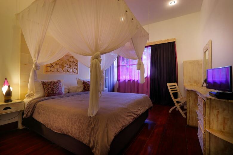 Pearl Hotel And Restaurant