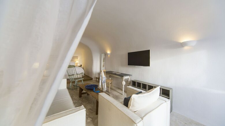 Iconic Santorini, A Boutique Cave Hotel