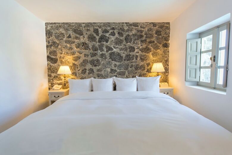 Iconic Santorini, A Boutique Cave Hotel
