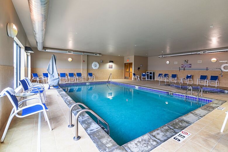 Hotel Comfort Inn & Suites