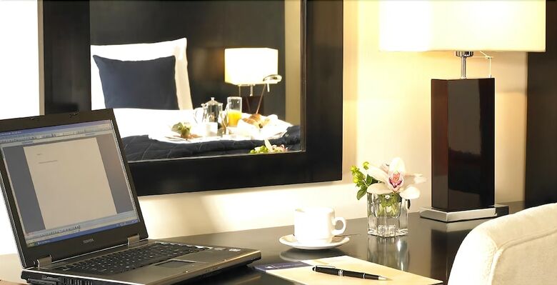 Horse And Jockey Hotel