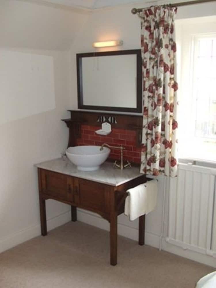 Swiss Cottage Bed And Breakfast