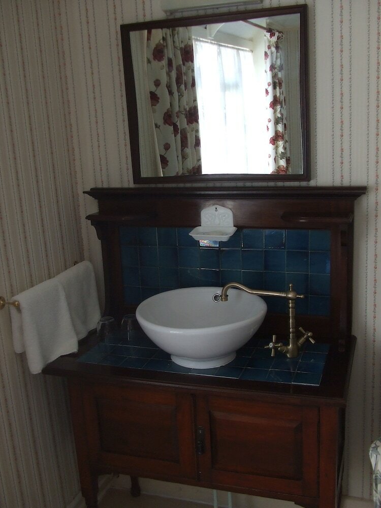 Swiss Cottage Bed And Breakfast