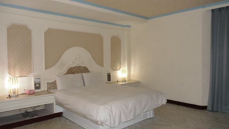 Modern Plaza Hotel