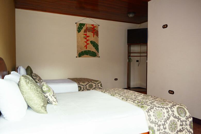 Hostal Arenal Hostel Resort