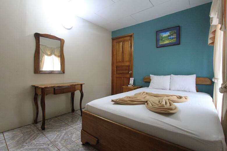 Hostal Arenal Hostel Resort