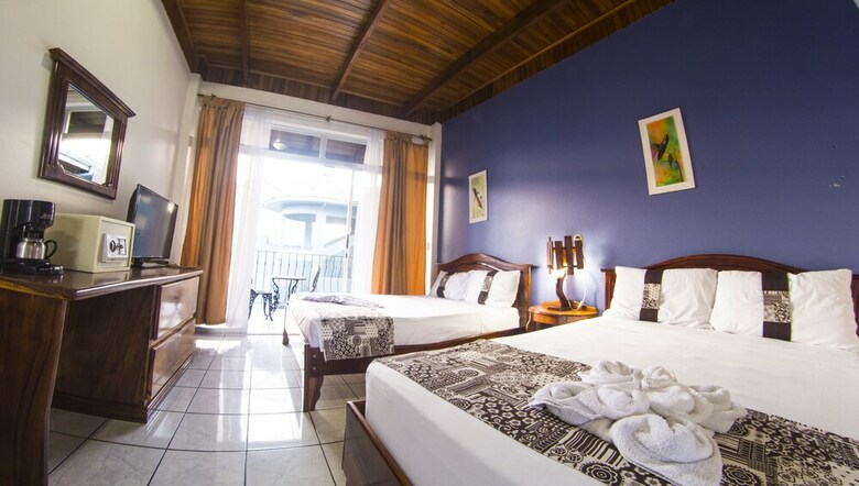 Hostal Arenal Hostel Resort