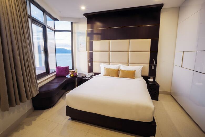 Holiday Beach Danang Hotel & Resort