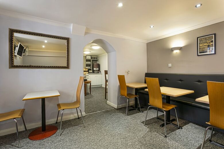 Victoria Station Hotel