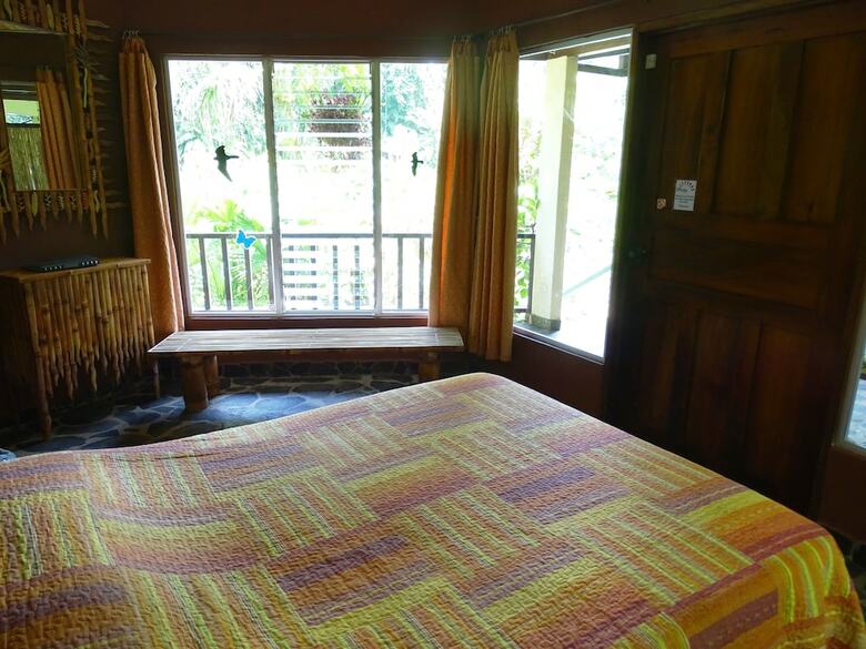Bed & Breakfast Heliconia Island