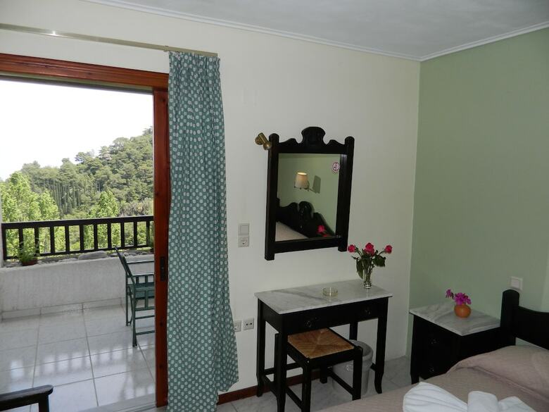 Daphne Hotel