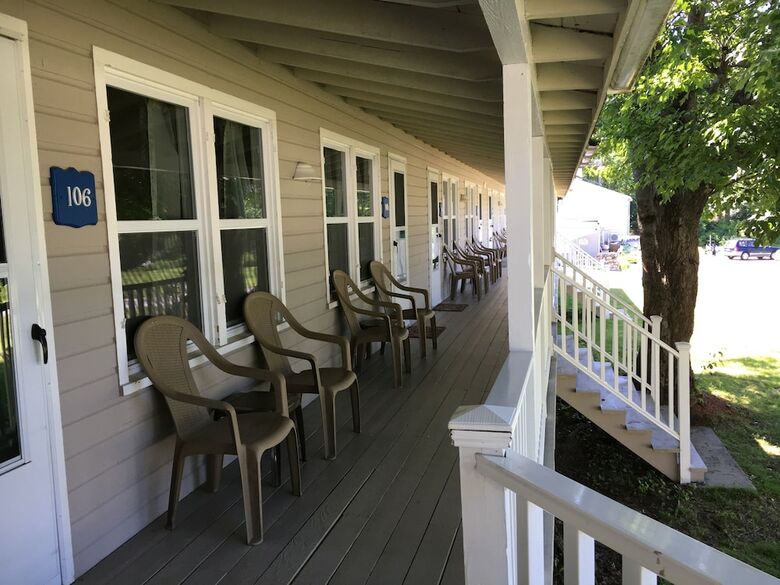 Motel Highland Lake Resort
