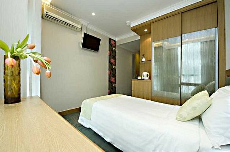 Hotel Bishop Lei International House