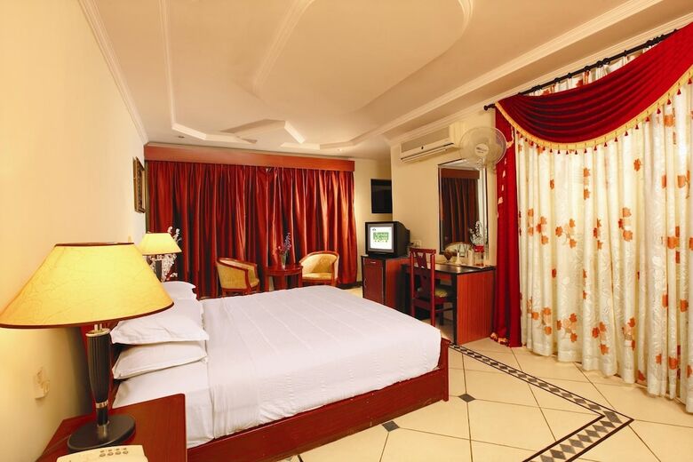 Hotel Emarald Ayurvedic Resort