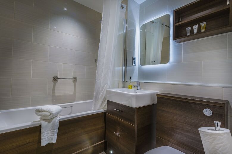 The Admiral Rodney Hotel