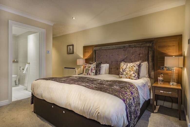 The Admiral Rodney Hotel