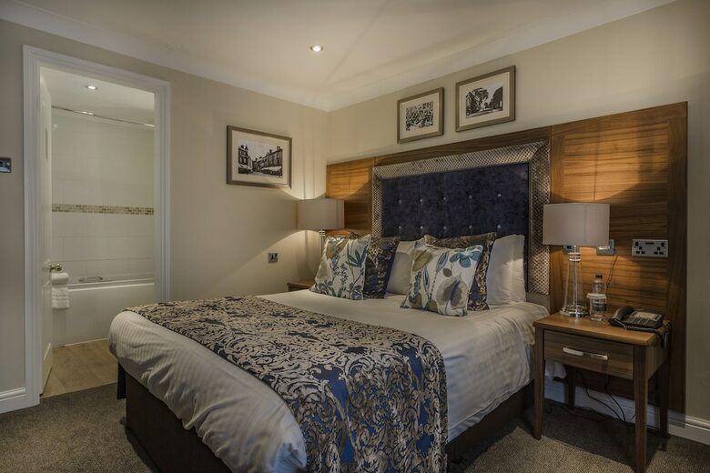 The Admiral Rodney Hotel