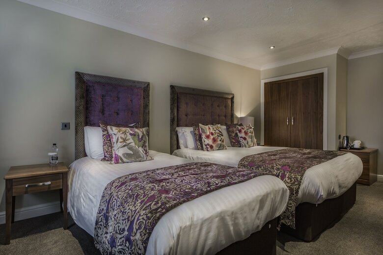 The Admiral Rodney Hotel