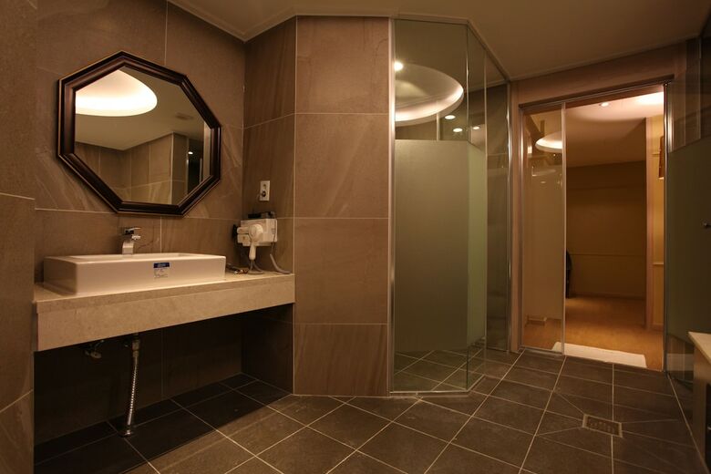 Lin Hotel