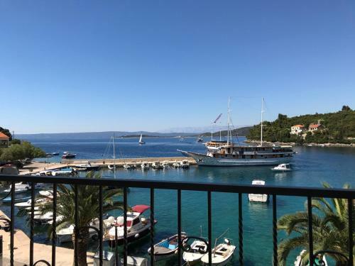 Divna Apartments And Rooms