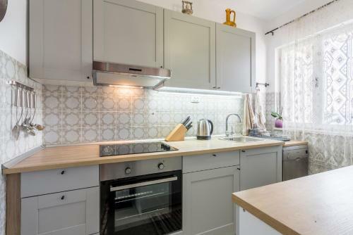 Divna Apartments And Rooms
