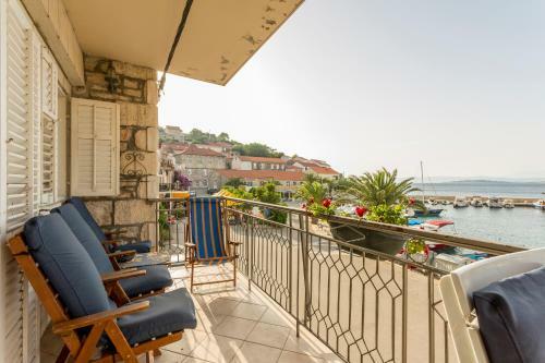 Divna Apartments And Rooms