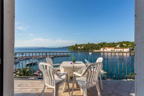 Divna Apartments And Rooms