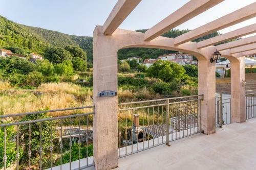 Divna Apartments And Rooms