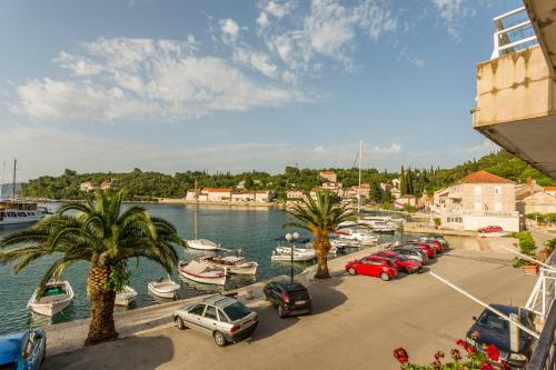 Divna Apartments And Rooms